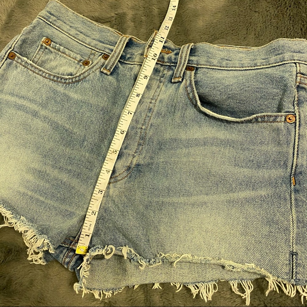 Re/Done the shorts in Dirty Destroy Button Fly - Picture 5 of 14